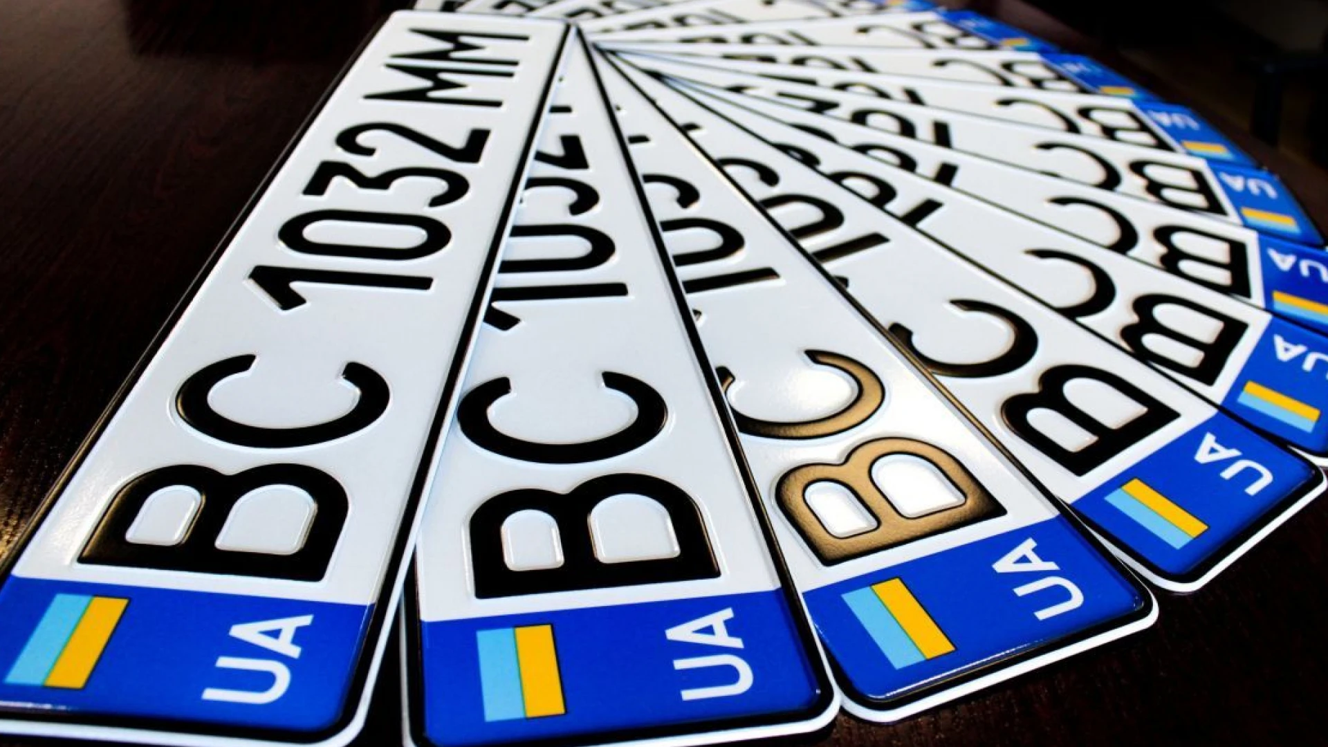 30. НОМЕРНІ, РОЗПІЗНАВАЛЬНІ ЗНАКИ, НАПИСИ І ПОЗНАЧЕННЯ